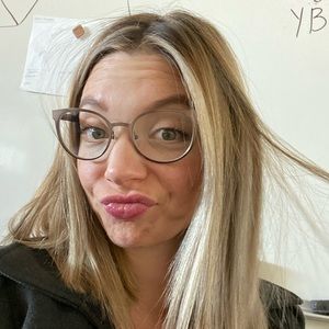 Meet your Posher, Emily